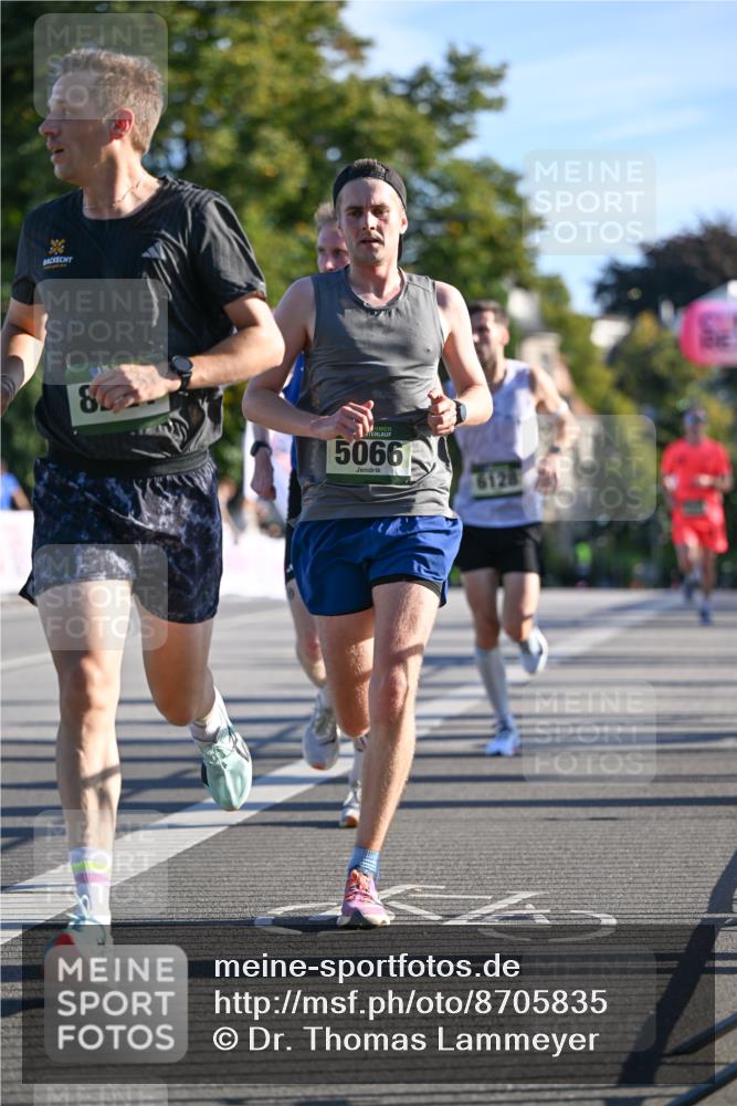 07.09.2025 - BARMER Alsterlauf Dr. Thomas Lammeyer http://msf.ph/oto/8705835 07.09.2025 09:22:08 Laufen 8139, 80, 5066 meine-sportfotos.de