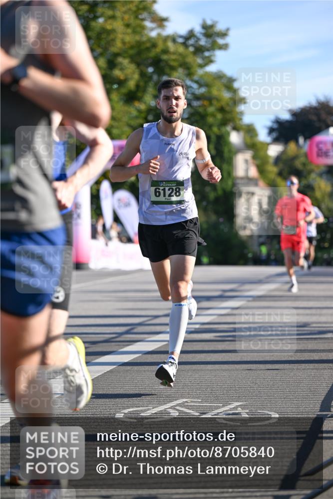07.09.2025 - BARMER Alsterlauf Dr. Thomas Lammeyer http://msf.ph/oto/8705840 07.09.2025 09:22:09 Laufen 6128 meine-sportfotos.de