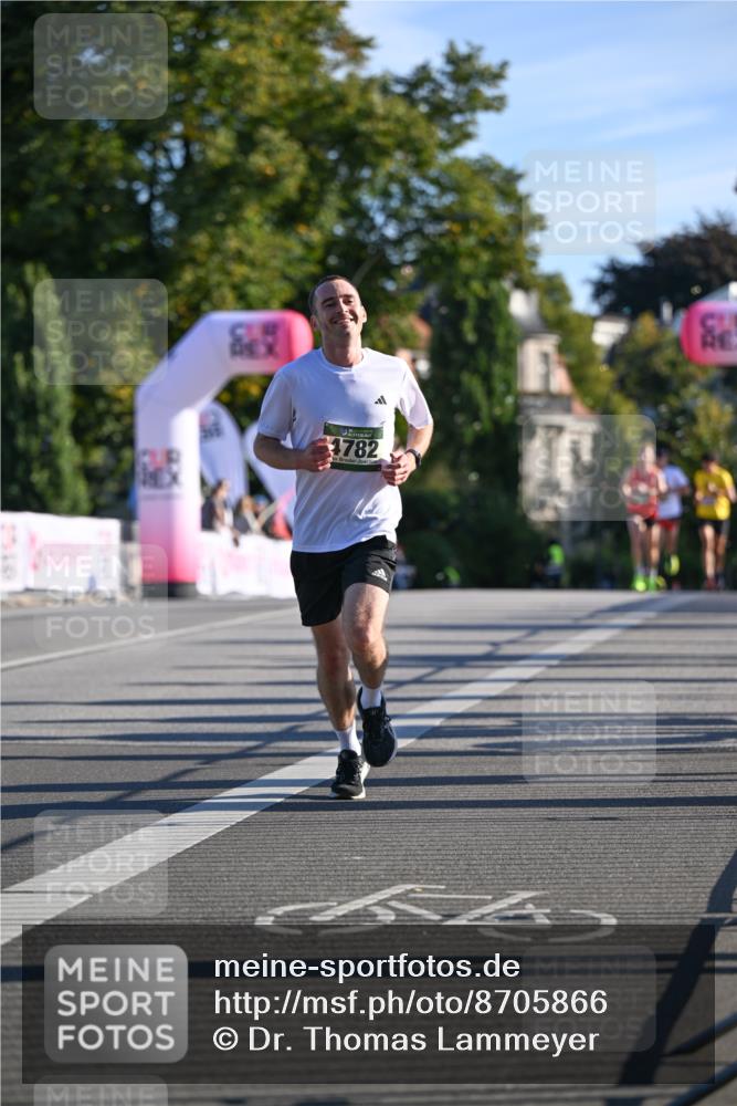 07.09.2025 - BARMER Alsterlauf Dr. Thomas Lammeyer http://msf.ph/oto/8705866 07.09.2025 09:22:15 Laufen 4782 meine-sportfotos.de