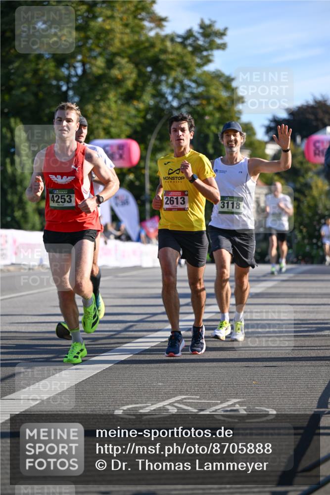 07.09.2025 - BARMER Alsterlauf Dr. Thomas Lammeyer http://msf.ph/oto/8705888 07.09.2025 09:22:22 Laufen 4253, 2613, 3118, 34 meine-sportfotos.de