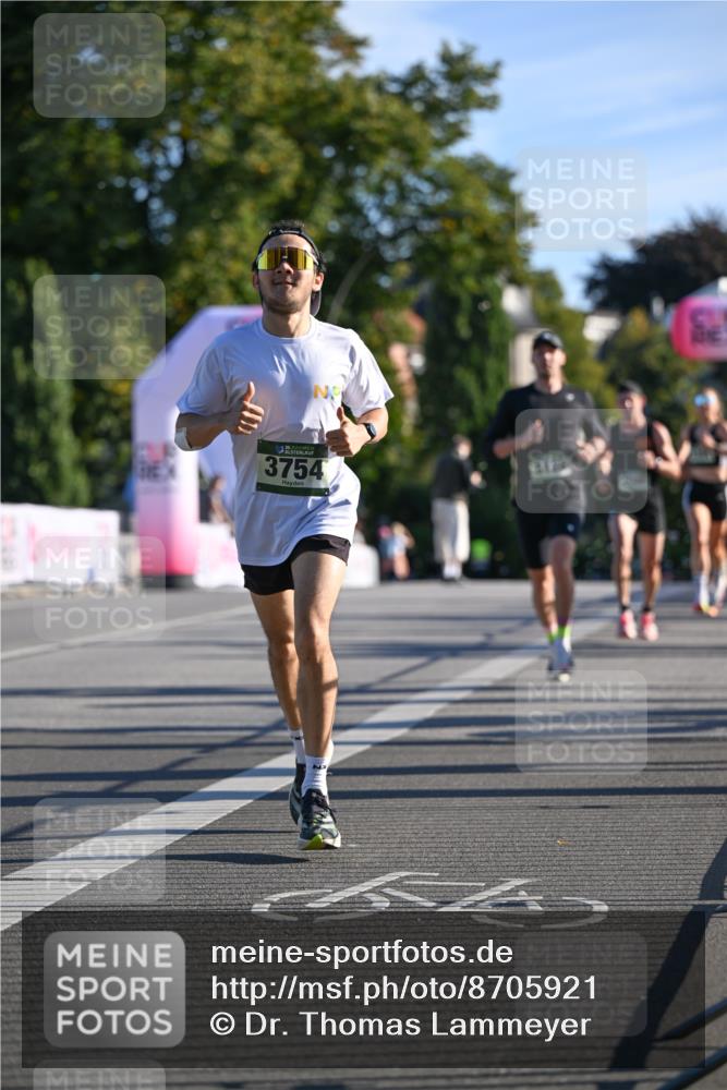 07.09.2025 - BARMER Alsterlauf Dr. Thomas Lammeyer http://msf.ph/oto/8705921 07.09.2025 09:22:32 Laufen 3754 meine-sportfotos.de