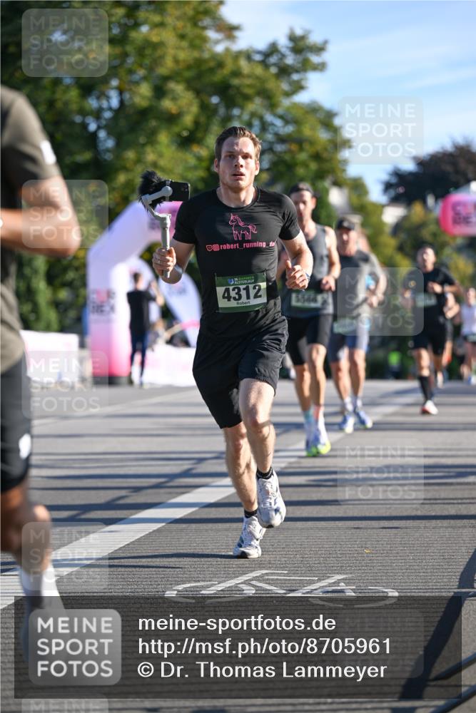 07.09.2025 - BARMER Alsterlauf Dr. Thomas Lammeyer http://msf.ph/oto/8705961 07.09.2025 09:22:40 Laufen 4312, 5666 meine-sportfotos.de