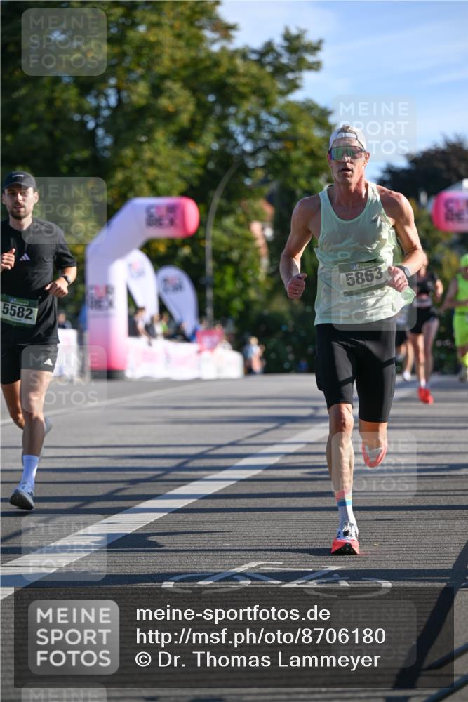 07.09.2025 - BARMER Alsterlauf Dr. Thomas Lammeyer http://msf.ph/oto/8706180 07.09.2025 09:23:20 Laufen 5582, 5863 meine-sportfotos.de