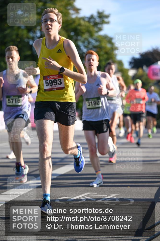 07.09.2025 - BARMER Alsterlauf Dr. Thomas Lammeyer http://msf.ph/oto/8706242 07.09.2025 09:23:35 Laufen 5716, 36, 5993, 3180 meine-sportfotos.de