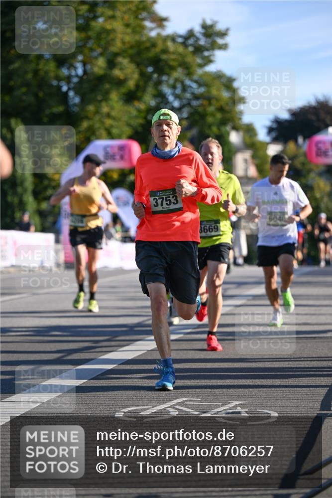 07.09.2025 - BARMER Alsterlauf Dr. Thomas Lammeyer http://msf.ph/oto/8706257 07.09.2025 09:23:38 Laufen 3753, 3669, 6040 meine-sportfotos.de