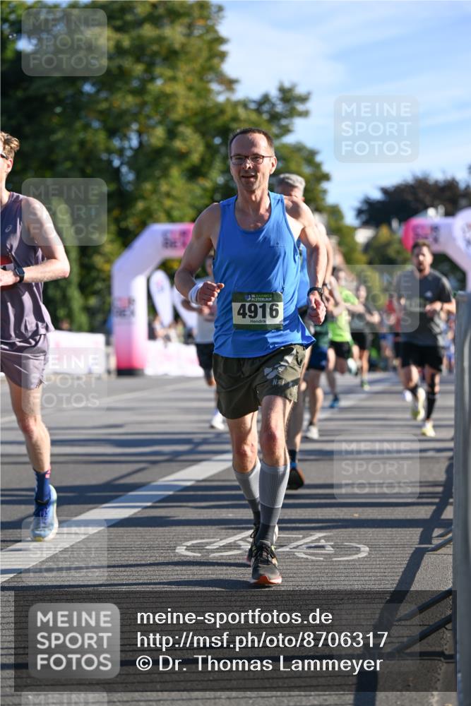 07.09.2025 - BARMER Alsterlauf Dr. Thomas Lammeyer http://msf.ph/oto/8706317 07.09.2025 09:23:52 Laufen 36, 4916 meine-sportfotos.de