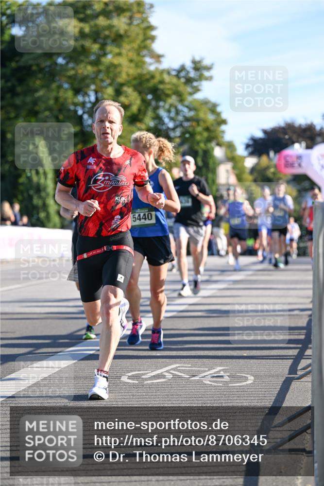 07.09.2025 - BARMER Alsterlauf Dr. Thomas Lammeyer http://msf.ph/oto/8706345 07.09.2025 09:23:56 Laufen 5440 meine-sportfotos.de