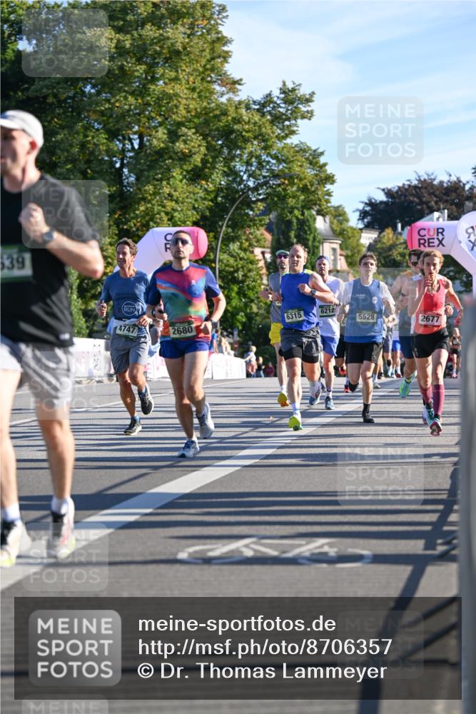 07.09.2025 - BARMER Alsterlauf Dr. Thomas Lammeyer http://msf.ph/oto/8706357 07.09.2025 09:23:58 Laufen 5639, 4747, 6315, 6212, 2680, 31352, 5528, 2677 meine-sportfotos.de