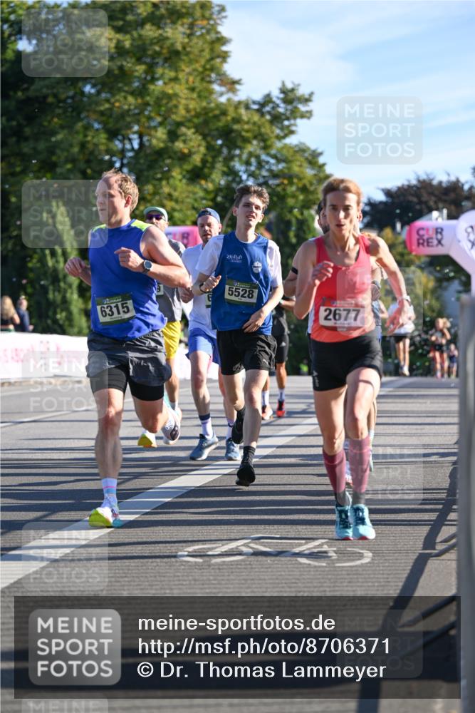 07.09.2025 - BARMER Alsterlauf Dr. Thomas Lammeyer http://msf.ph/oto/8706371 07.09.2025 09:24:00 Laufen 6315, 5528, 2677 meine-sportfotos.de