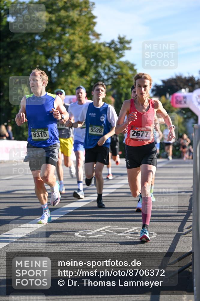 07.09.2025 - BARMER Alsterlauf Dr. Thomas Lammeyer http://msf.ph/oto/8706372 07.09.2025 09:24:00 Laufen 6315, 5528, 2677 meine-sportfotos.de