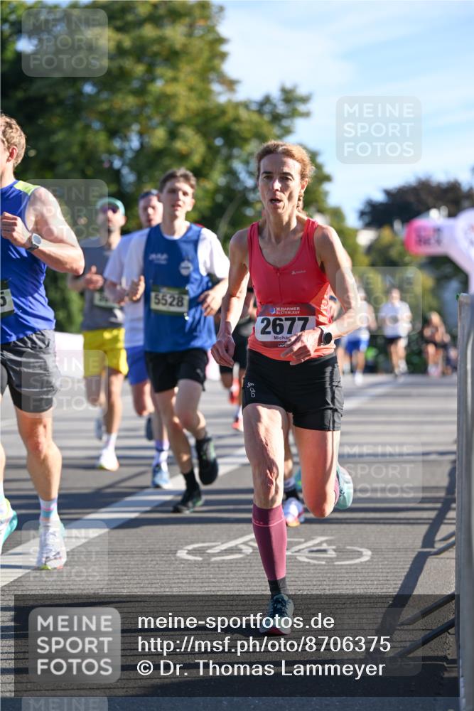 07.09.2025 - BARMER Alsterlauf Dr. Thomas Lammeyer http://msf.ph/oto/8706375 07.09.2025 09:24:00 Laufen 5528, 36, 2677, 444 meine-sportfotos.de