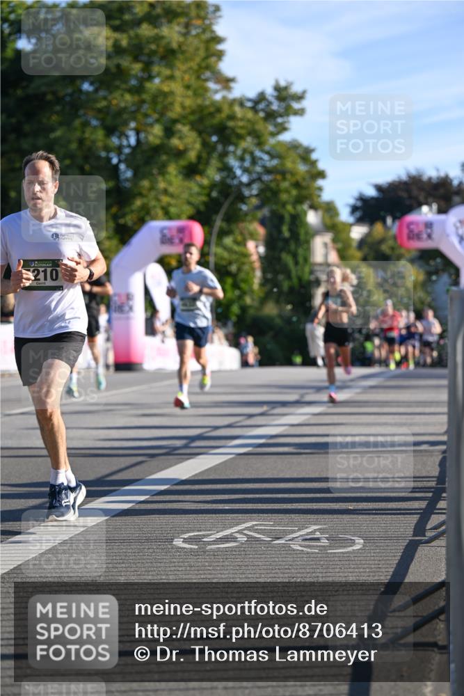 07.09.2025 - BARMER Alsterlauf Dr. Thomas Lammeyer http://msf.ph/oto/8706413 07.09.2025 09:24:07 Laufen 210 meine-sportfotos.de