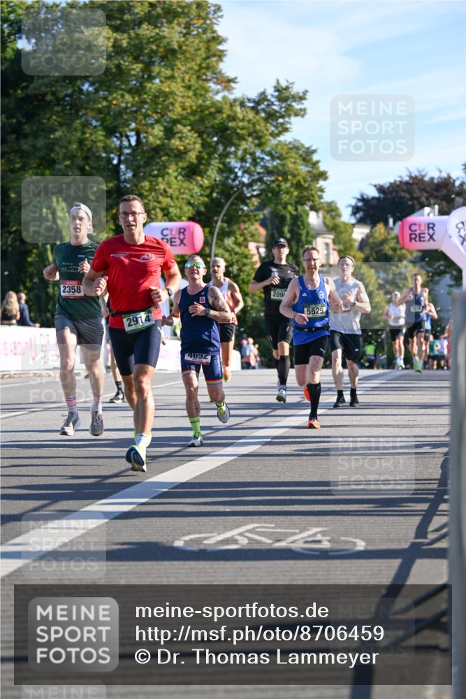 07.09.2025 - BARMER Alsterlauf Dr. Thomas Lammeyer http://msf.ph/oto/8706459 07.09.2025 09:24:16 Laufen 2358, 209, 2914, 5525, 4692 meine-sportfotos.de