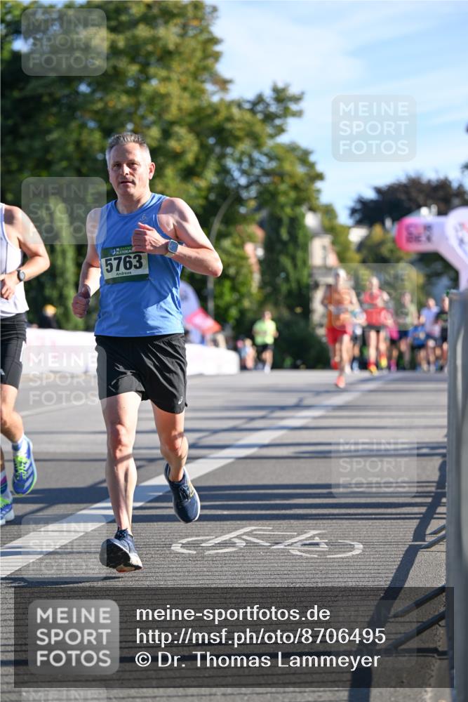 07.09.2025 - BARMER Alsterlauf Dr. Thomas Lammeyer http://msf.ph/oto/8706495 07.09.2025 09:24:24 Laufen 5763 meine-sportfotos.de