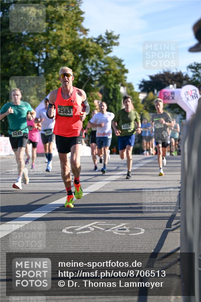 07.09.2025 - BARMER Alsterlauf Dr. Thomas Lammeyer http://msf.ph/oto/8706513 07.09.2025 09:24:30 Laufen 5243, 2583, 875 meine-sportfotos.de