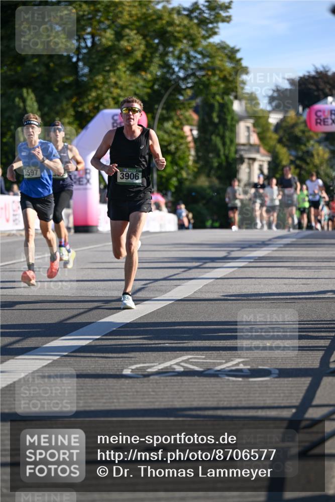 07.09.2025 - BARMER Alsterlauf Dr. Thomas Lammeyer http://msf.ph/oto/8706577 07.09.2025 09:24:43 Laufen 3597, 3906 meine-sportfotos.de