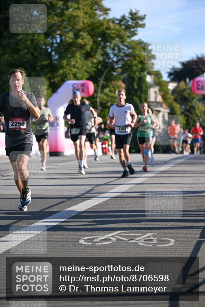 07.09.2025 - BARMER Alsterlauf Dr. Thomas Lammeyer http://msf.ph/oto/8706598 07.09.2025 09:24:50 Laufen 36, 2250 meine-sportfotos.de
