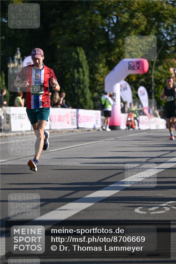 07.09.2025 - BARMER Alsterlauf Dr. Thomas Lammeyer http://msf.ph/oto/8706669 07.09.2025 09:25:06 Laufen 6125, 7510 meine-sportfotos.de