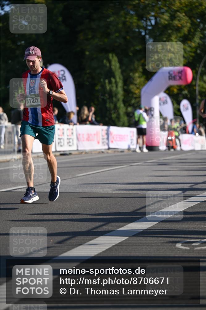 07.09.2025 - BARMER Alsterlauf Dr. Thomas Lammeyer http://msf.ph/oto/8706671 07.09.2025 09:25:06 Laufen 6125 meine-sportfotos.de