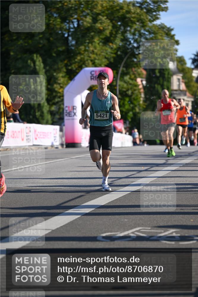 07.09.2025 - BARMER Alsterlauf Dr. Thomas Lammeyer http://msf.ph/oto/8706870 07.09.2025 09:25:47 Laufen 5421, 1913 meine-sportfotos.de