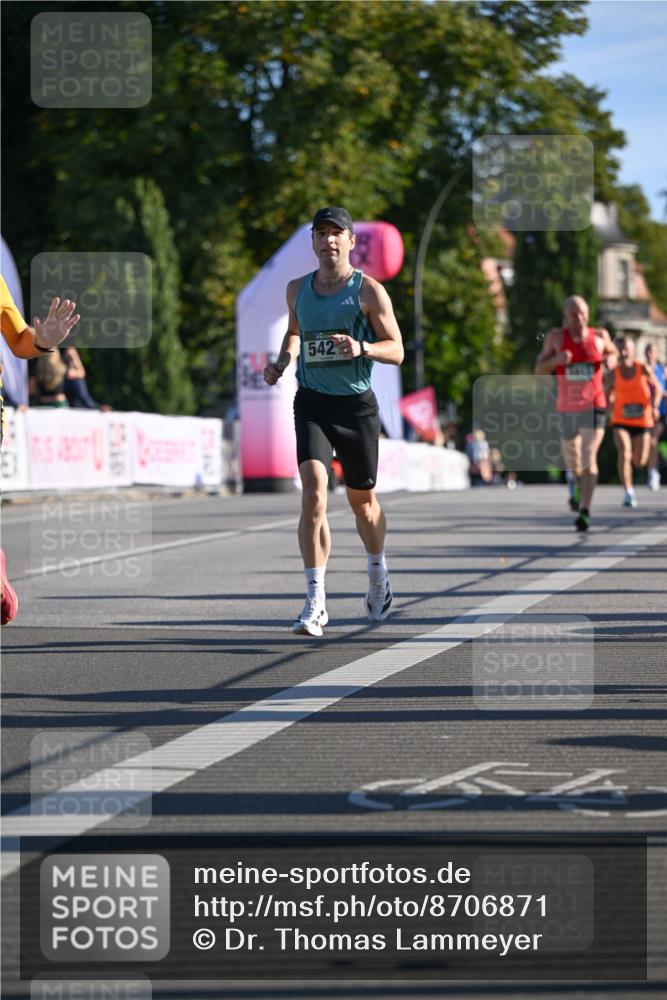 07.09.2025 - BARMER Alsterlauf Dr. Thomas Lammeyer http://msf.ph/oto/8706871 07.09.2025 09:25:47 Laufen 542 meine-sportfotos.de