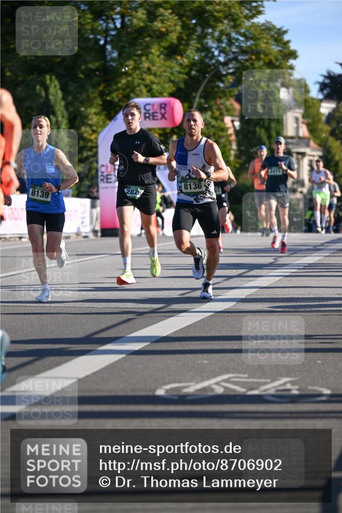 07.09.2025 - BARMER Alsterlauf Dr. Thomas Lammeyer http://msf.ph/oto/8706902 07.09.2025 09:25:53 Laufen 8139, 2826, 8136, 2411 meine-sportfotos.de