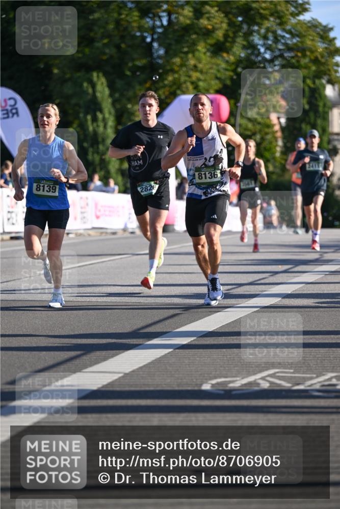 07.09.2025 - BARMER Alsterlauf Dr. Thomas Lammeyer http://msf.ph/oto/8706905 07.09.2025 09:25:53 Laufen 31, 39, 8139, 201, 2826, 8136, 2411 meine-sportfotos.de