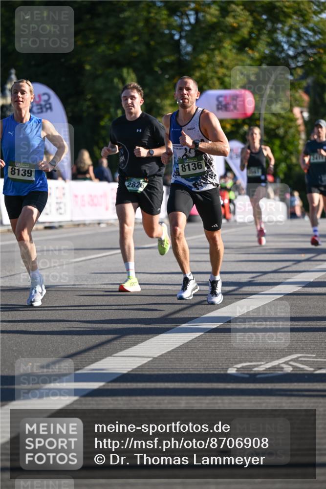 07.09.2025 - BARMER Alsterlauf Dr. Thomas Lammeyer http://msf.ph/oto/8706908 07.09.2025 09:25:54 Laufen 2017, 1, 8139, 2826, 8136 meine-sportfotos.de