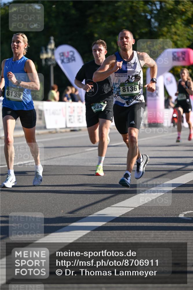 07.09.2025 - BARMER Alsterlauf Dr. Thomas Lammeyer http://msf.ph/oto/8706911 07.09.2025 09:25:54 Laufen 8139, 28, 2017, 141, 2826, 8136 meine-sportfotos.de