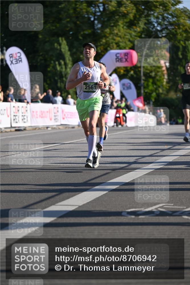 07.09.2025 - BARMER Alsterlauf Dr. Thomas Lammeyer http://msf.ph/oto/8706942 07.09.2025 09:26:00 Laufen 2500, 2561 meine-sportfotos.de