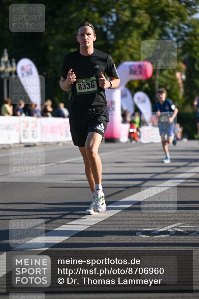 07.09.2025 - BARMER Alsterlauf Dr. Thomas Lammeyer http://msf.ph/oto/8706960 07.09.2025 09:26:03 Laufen 8336 meine-sportfotos.de