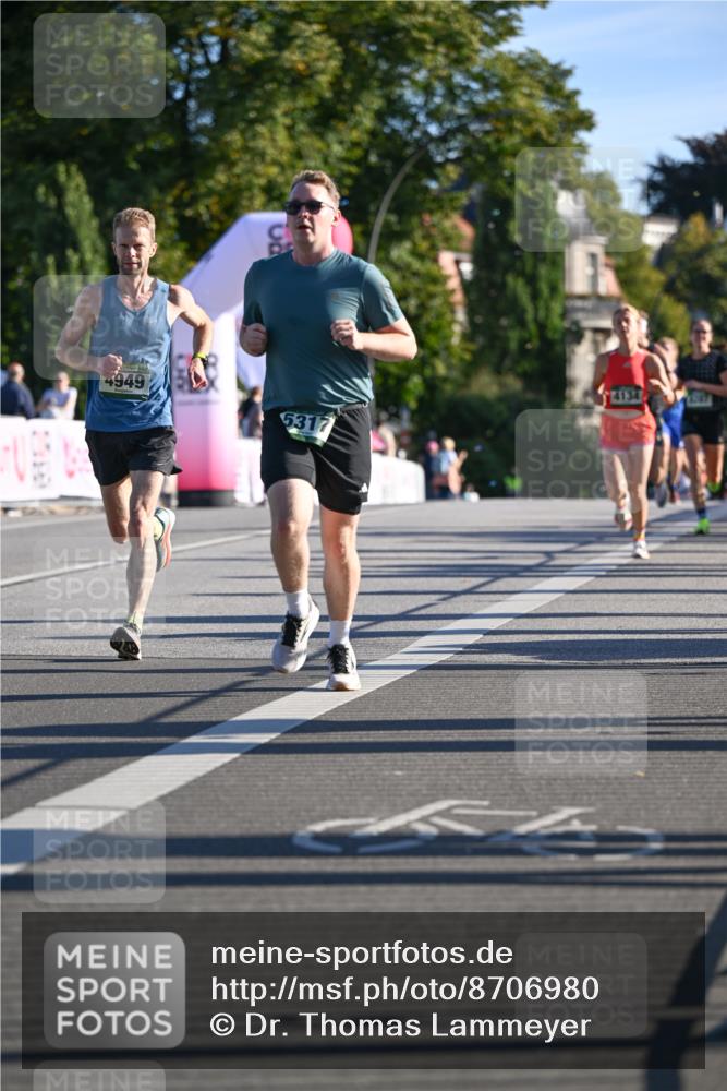 07.09.2025 - BARMER Alsterlauf Dr. Thomas Lammeyer http://msf.ph/oto/8706980 07.09.2025 09:26:07 Laufen 4949, 5317 meine-sportfotos.de