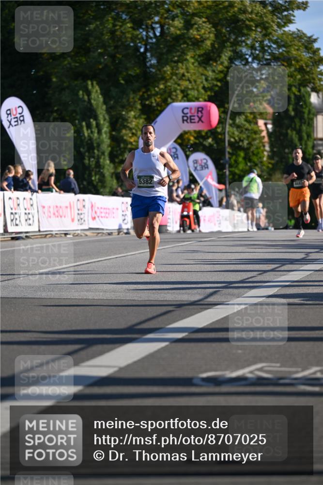 07.09.2025 - BARMER Alsterlauf Dr. Thomas Lammeyer http://msf.ph/oto/8707025 07.09.2025 09:26:15 Laufen 5382, 4642 meine-sportfotos.de