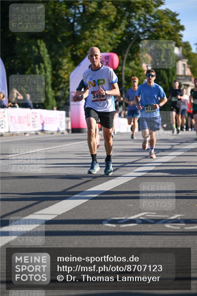 07.09.2025 - BARMER Alsterlauf Dr. Thomas Lammeyer http://msf.ph/oto/8707123 07.09.2025 09:26:35 Laufen 3450, 6126 meine-sportfotos.de