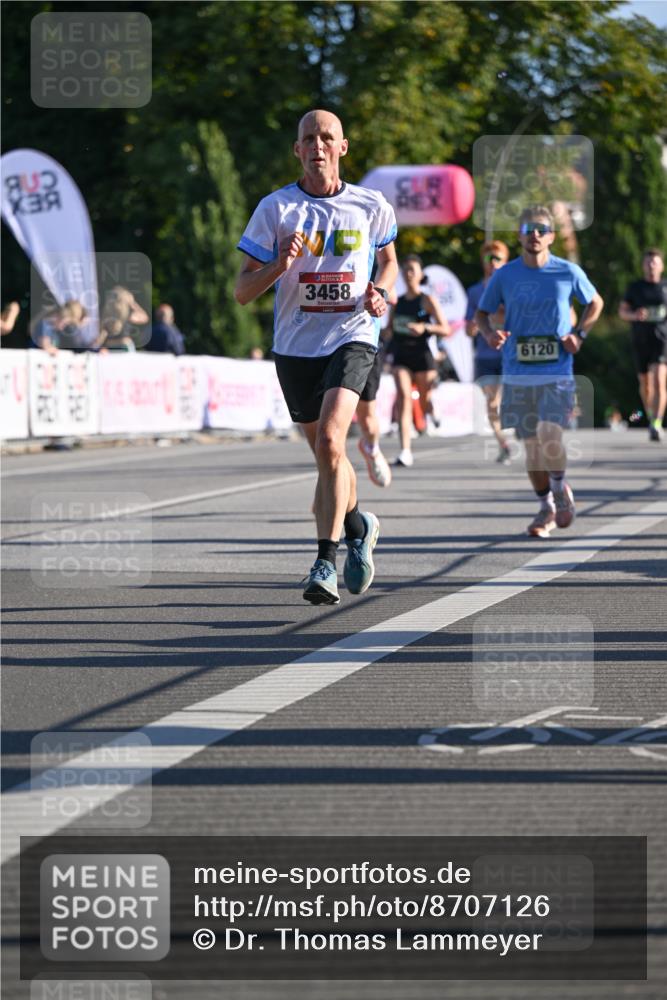07.09.2025 - BARMER Alsterlauf Dr. Thomas Lammeyer http://msf.ph/oto/8707126 07.09.2025 09:26:35 Laufen 3458, 6120, 7519, 020 meine-sportfotos.de
