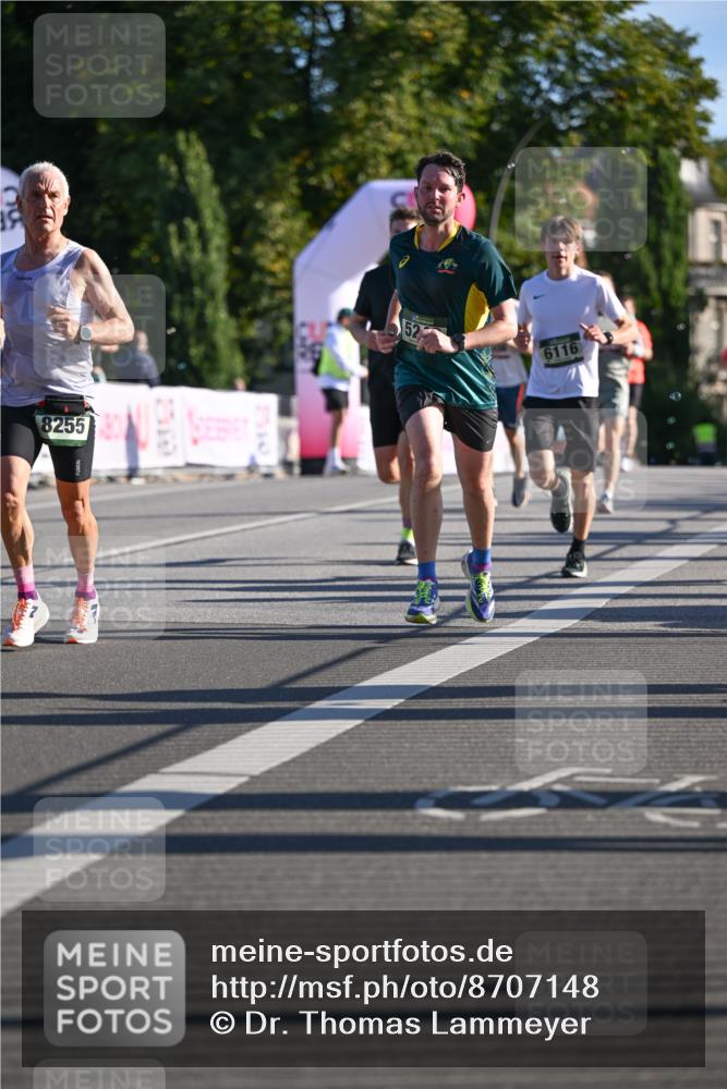 07.09.2025 - BARMER Alsterlauf Dr. Thomas Lammeyer http://msf.ph/oto/8707148 07.09.2025 09:26:39 Laufen 8255, 6116 meine-sportfotos.de