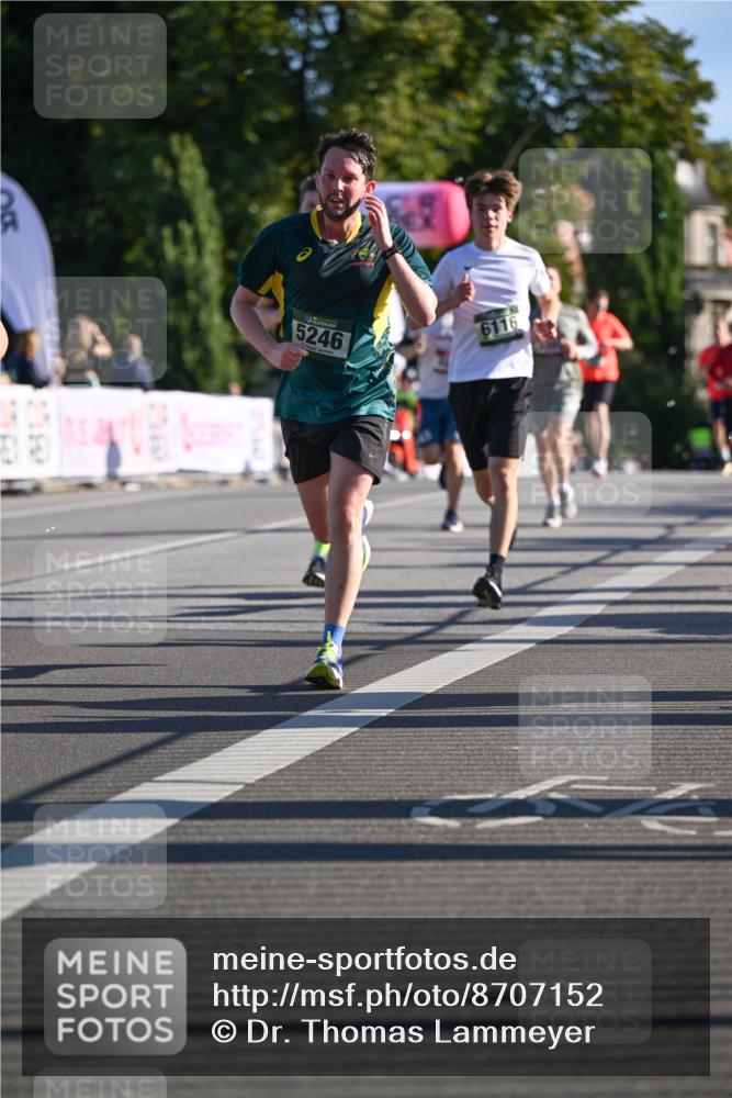 07.09.2025 - BARMER Alsterlauf Dr. Thomas Lammeyer http://msf.ph/oto/8707152 07.09.2025 09:26:39 Laufen 7510, 5246, 6116 meine-sportfotos.de