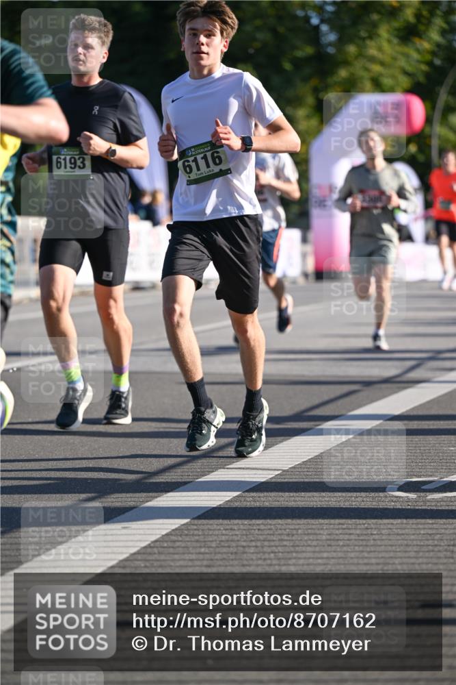 07.09.2025 - BARMER Alsterlauf Dr. Thomas Lammeyer http://msf.ph/oto/8707162 07.09.2025 09:26:41 Laufen 6193, 6, 6116 meine-sportfotos.de