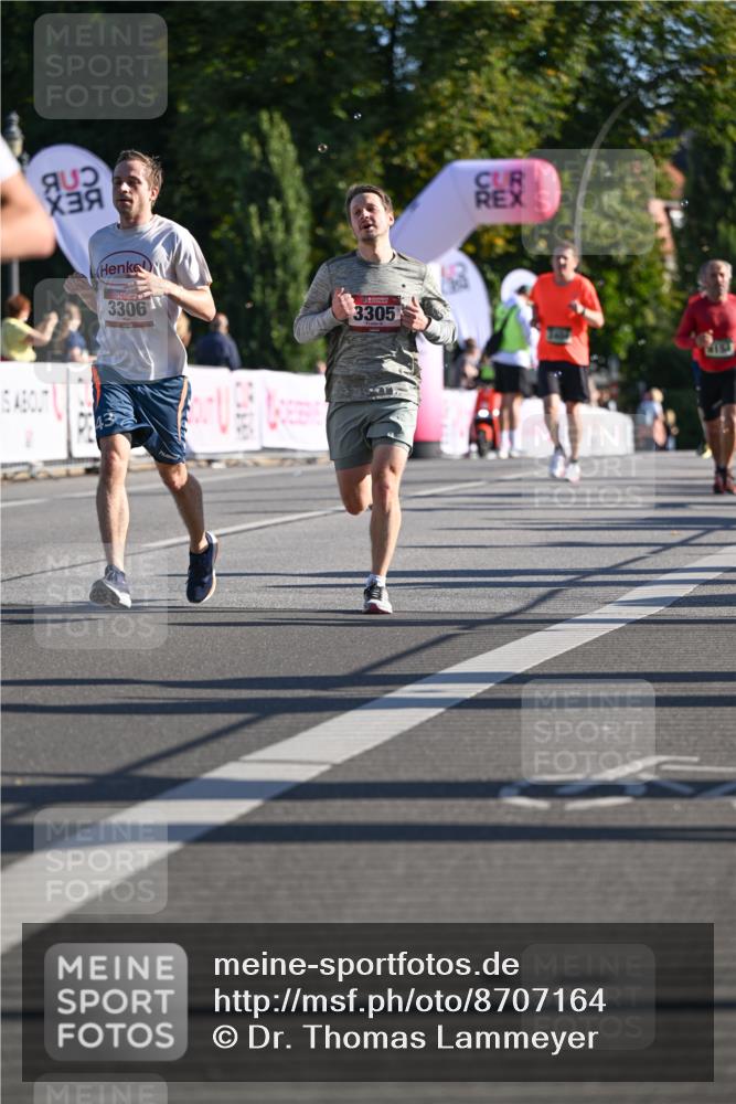 07.09.2025 - BARMER Alsterlauf Dr. Thomas Lammeyer http://msf.ph/oto/8707164 07.09.2025 09:26:42 Laufen 3306, 3305 meine-sportfotos.de