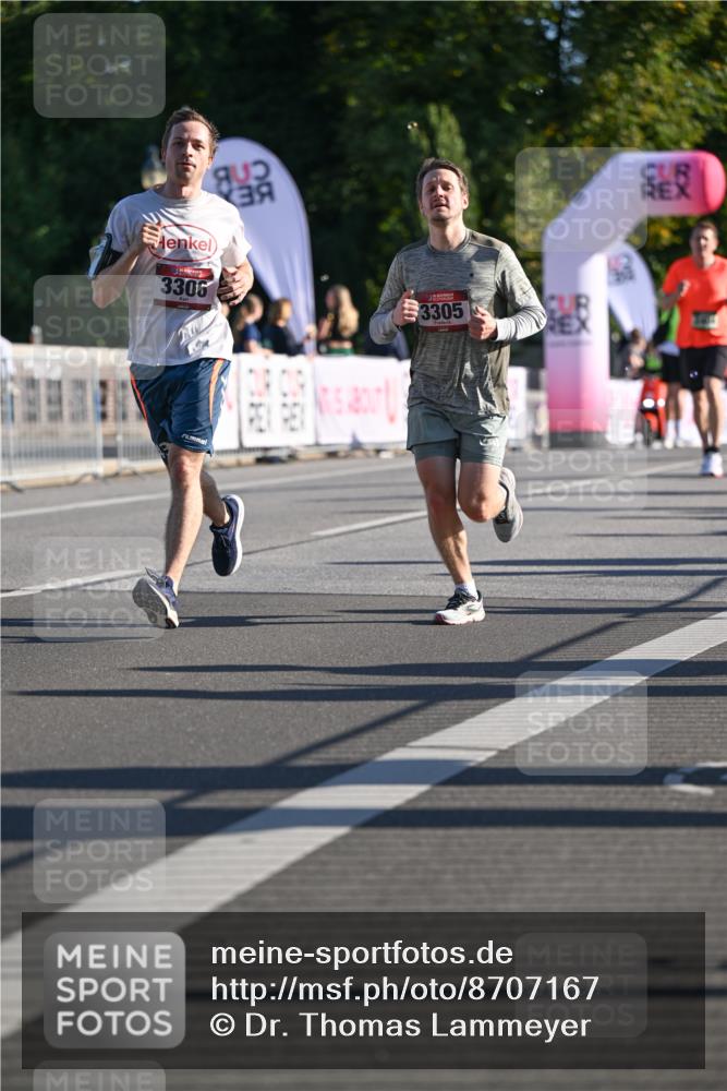 07.09.2025 - BARMER Alsterlauf Dr. Thomas Lammeyer http://msf.ph/oto/8707167 07.09.2025 09:26:42 Laufen 3306, 845, 3305 meine-sportfotos.de