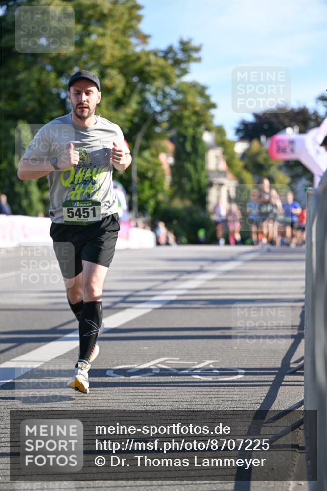 07.09.2025 - BARMER Alsterlauf Dr. Thomas Lammeyer http://msf.ph/oto/8707225 07.09.2025 09:26:55 Laufen 5451 meine-sportfotos.de