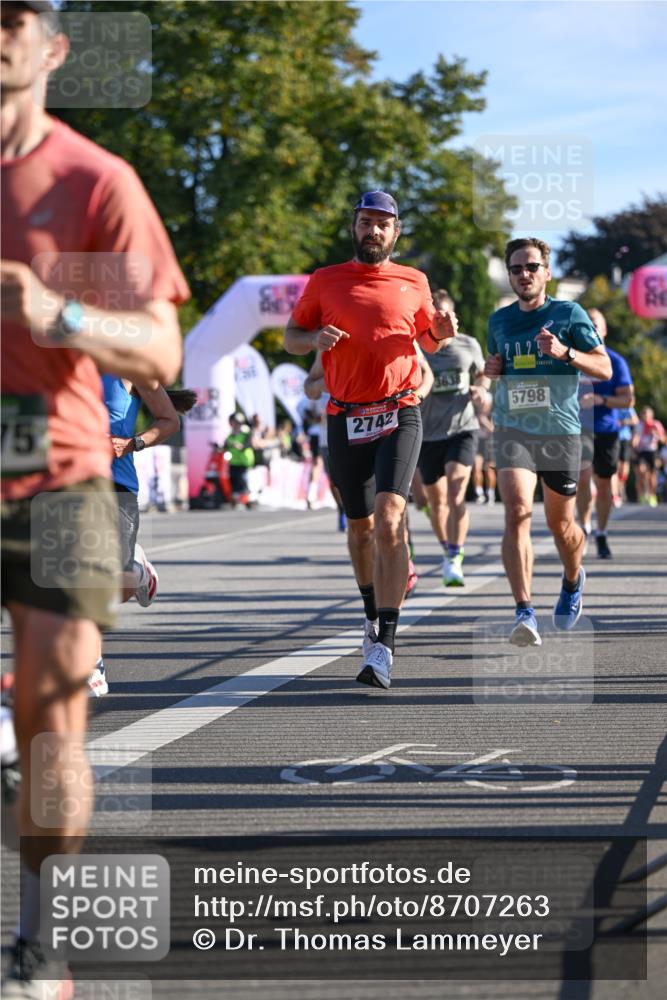 07.09.2025 - BARMER Alsterlauf Dr. Thomas Lammeyer http://msf.ph/oto/8707263 07.09.2025 09:27:07 Laufen 75, 2742, 5798 meine-sportfotos.de