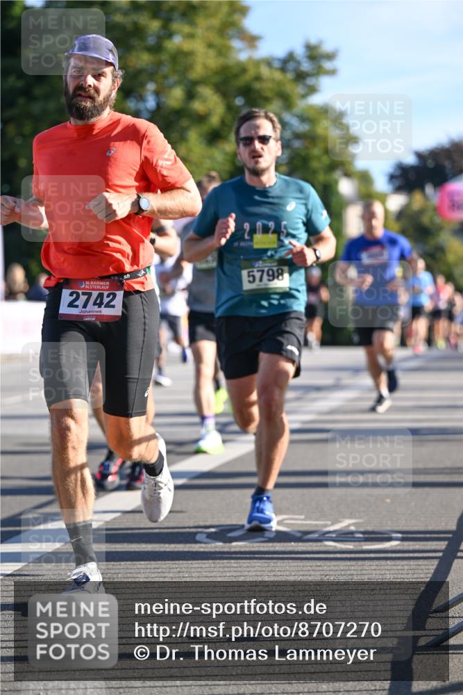 07.09.2025 - BARMER Alsterlauf Dr. Thomas Lammeyer http://msf.ph/oto/8707270 07.09.2025 09:27:08 Laufen 10, 36, 2742, 2025, 5798 meine-sportfotos.de