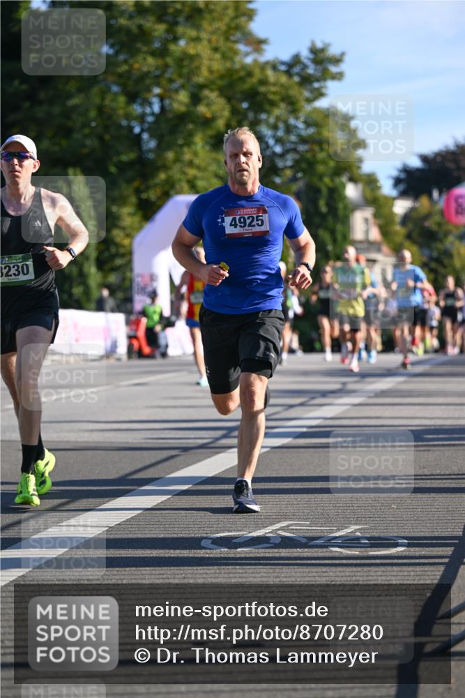 07.09.2025 - BARMER Alsterlauf Dr. Thomas Lammeyer http://msf.ph/oto/8707280 07.09.2025 09:27:10 Laufen 3230, 4925 meine-sportfotos.de