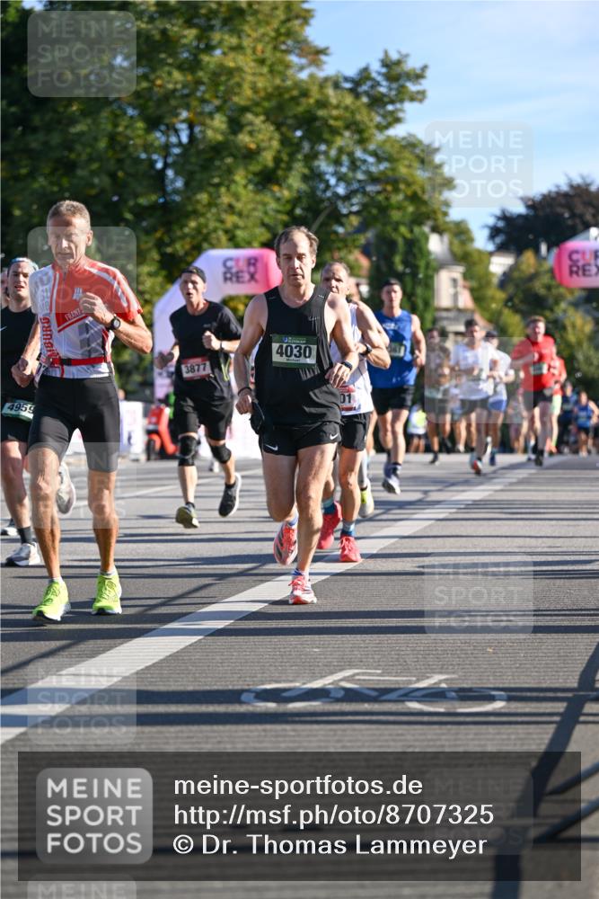 07.09.2025 - BARMER Alsterlauf Dr. Thomas Lammeyer http://msf.ph/oto/8707325 07.09.2025 09:27:19 Laufen 4959, 3877, 4030 meine-sportfotos.de