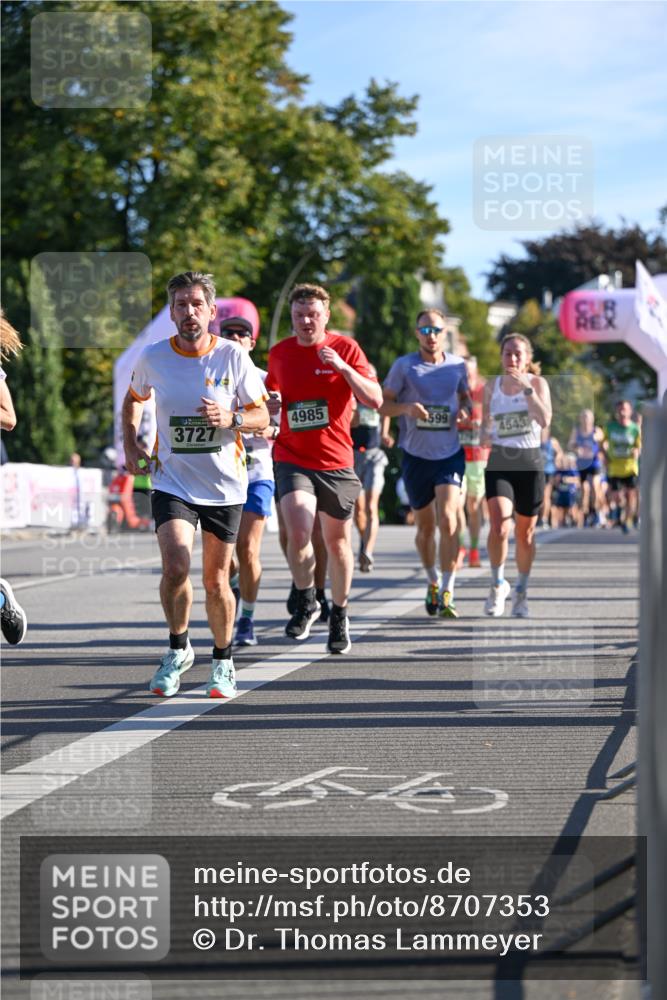 07.09.2025 - BARMER Alsterlauf Dr. Thomas Lammeyer http://msf.ph/oto/8707353 07.09.2025 09:27:23 Laufen 4985, 3727, 599, 4543, 54 meine-sportfotos.de