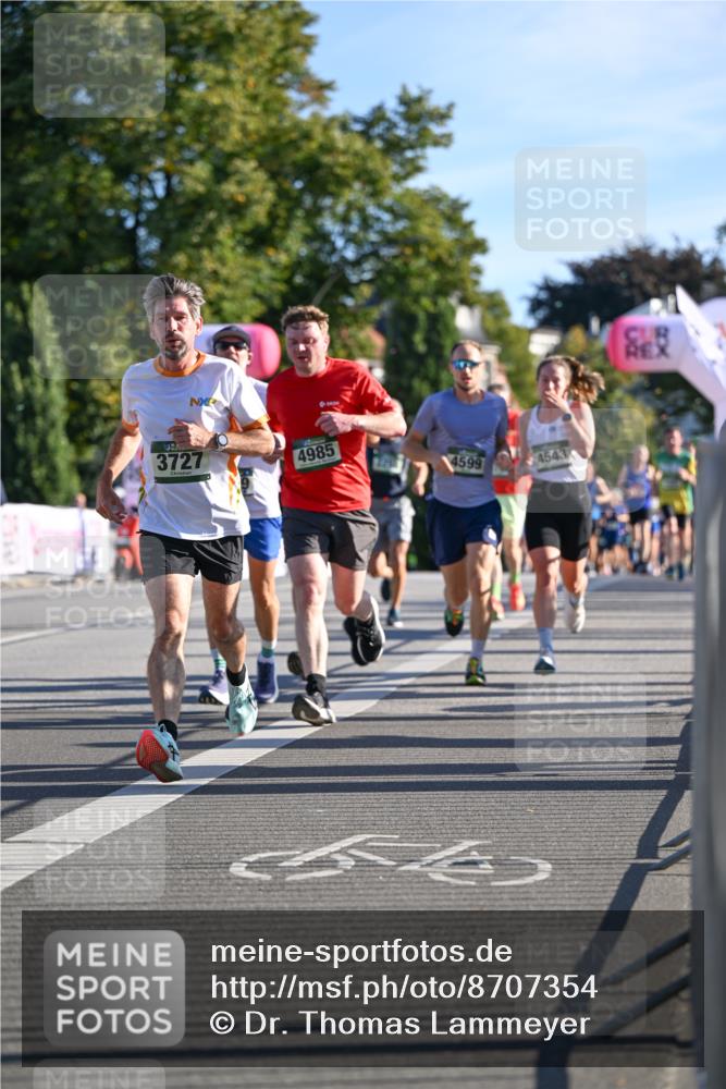 07.09.2025 - BARMER Alsterlauf Dr. Thomas Lammeyer http://msf.ph/oto/8707354 07.09.2025 09:27:23 Laufen 3727, 4985, 4599, 4543, 5 meine-sportfotos.de