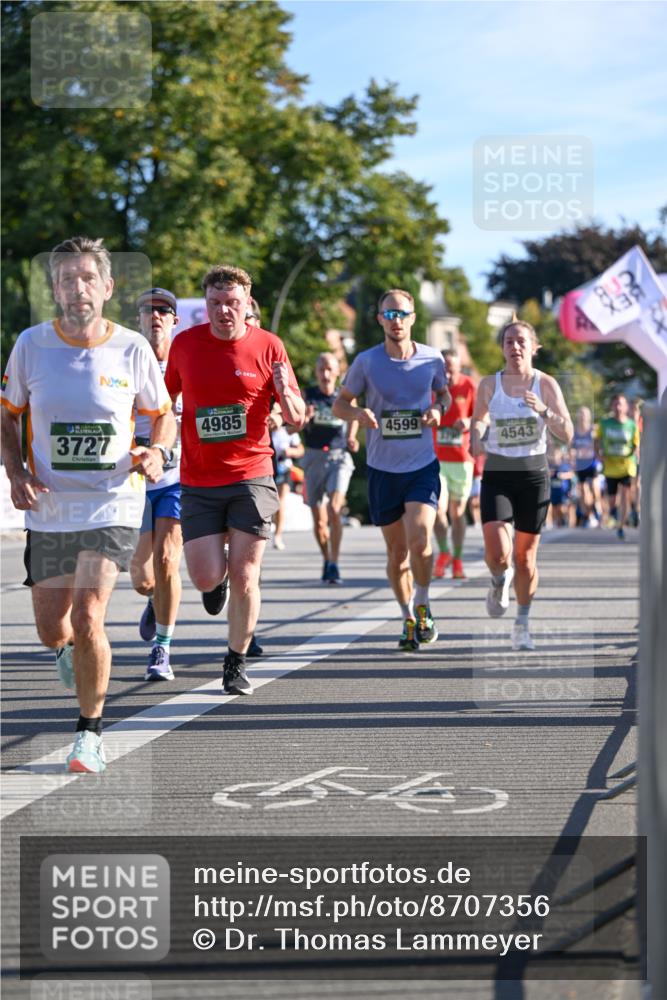 07.09.2025 - BARMER Alsterlauf Dr. Thomas Lammeyer http://msf.ph/oto/8707356 07.09.2025 09:27:24 Laufen 4985, 3727, 4599, 54, 4543 meine-sportfotos.de
