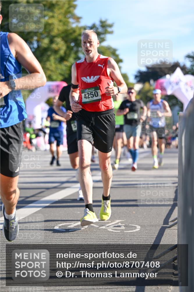 07.09.2025 - BARMER Alsterlauf Dr. Thomas Lammeyer http://msf.ph/oto/8707408 07.09.2025 09:27:35 Laufen 4250 meine-sportfotos.de
