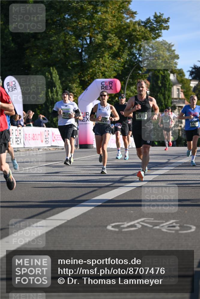 07.09.2025 - BARMER Alsterlauf Dr. Thomas Lammeyer http://msf.ph/oto/8707476 07.09.2025 09:27:52 Laufen 607, 4821, 4131, 3916, 5423, 54 meine-sportfotos.de